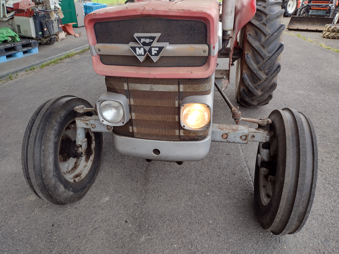 マッセイファーガソン　中古　トラクター　MF135