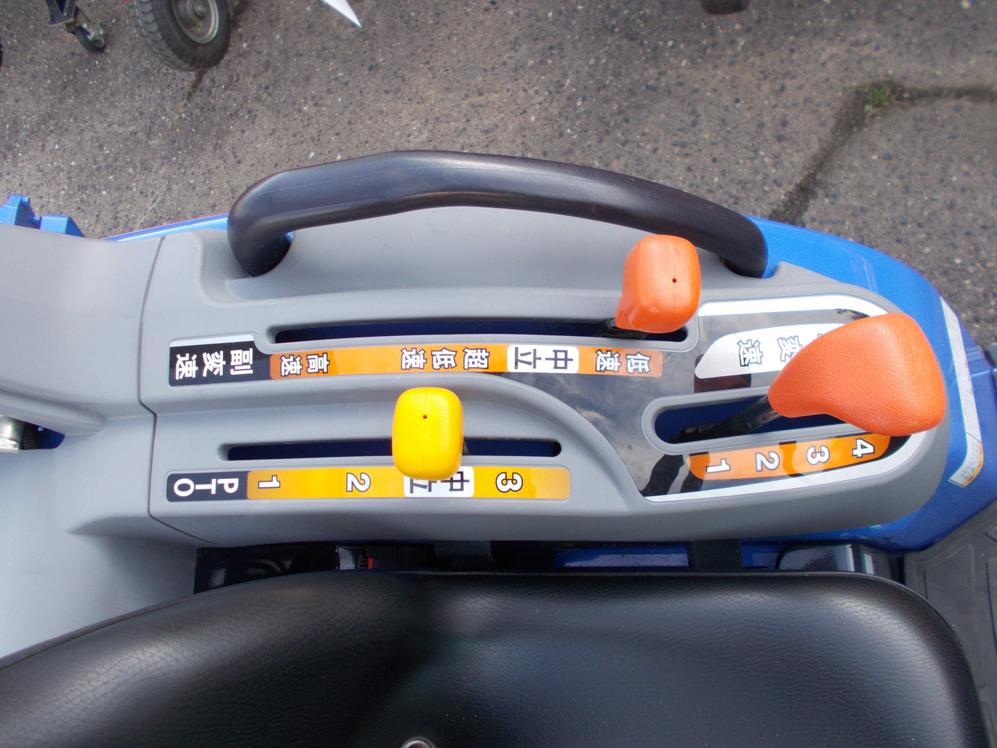 イセキ　中古　トラクター　20馬力　73時間　TH205-B