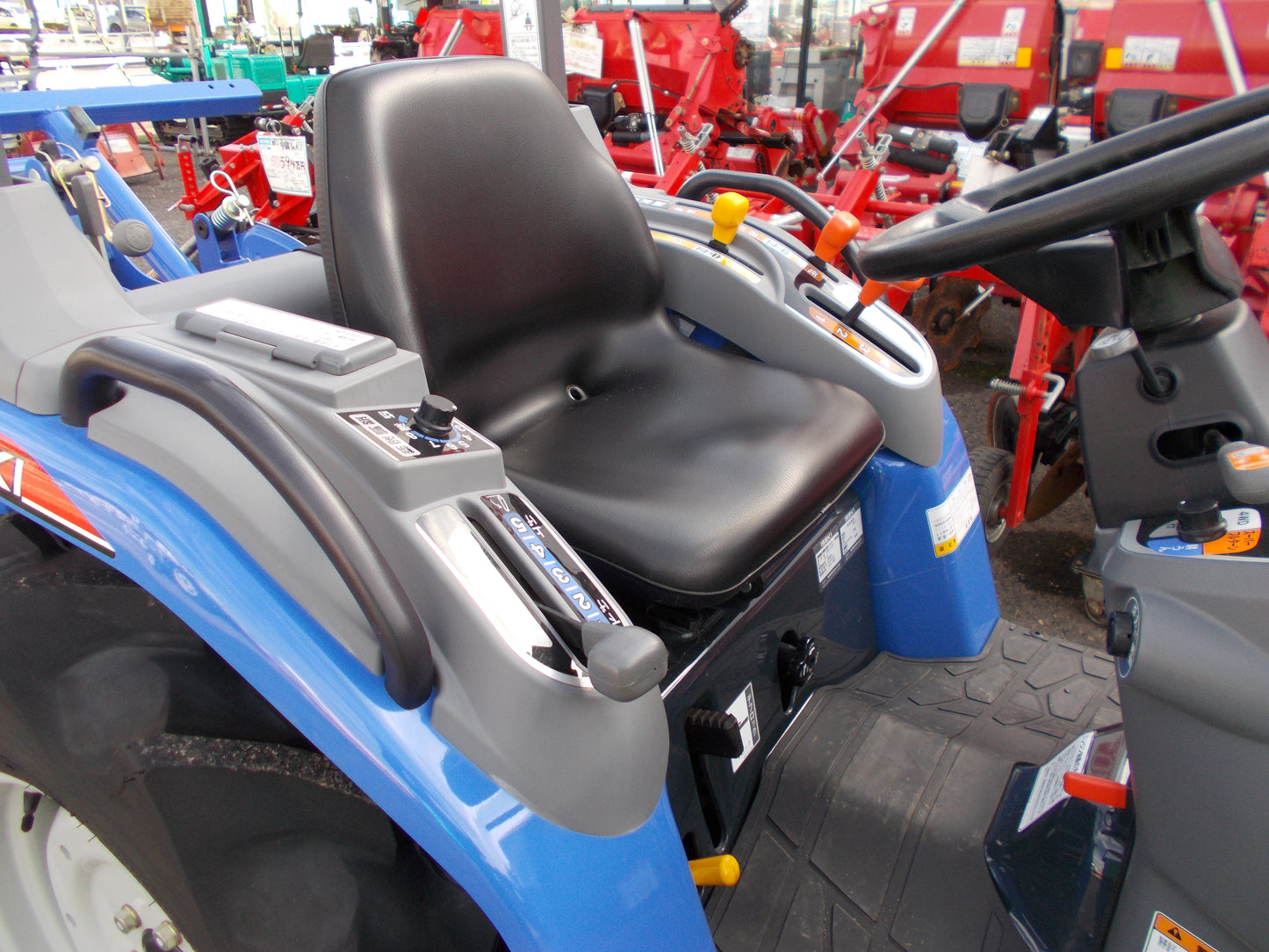 イセキ　中古　トラクター　20馬力　73時間　TH205-B