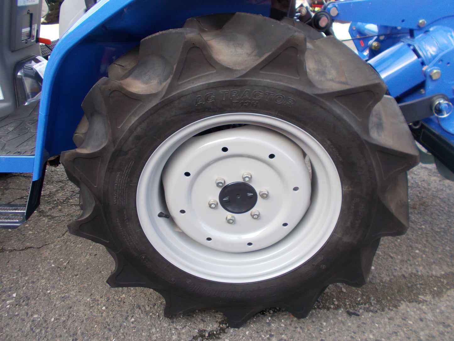 イセキ　中古　トラクター　20馬力　73時間　TH205-B
