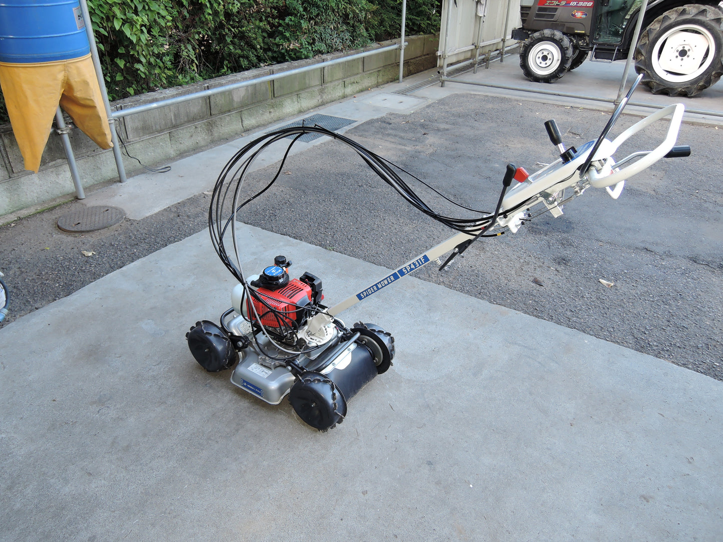 イセキ 中古 スパイダーモア 法面 自走式 草刈機 SP431F