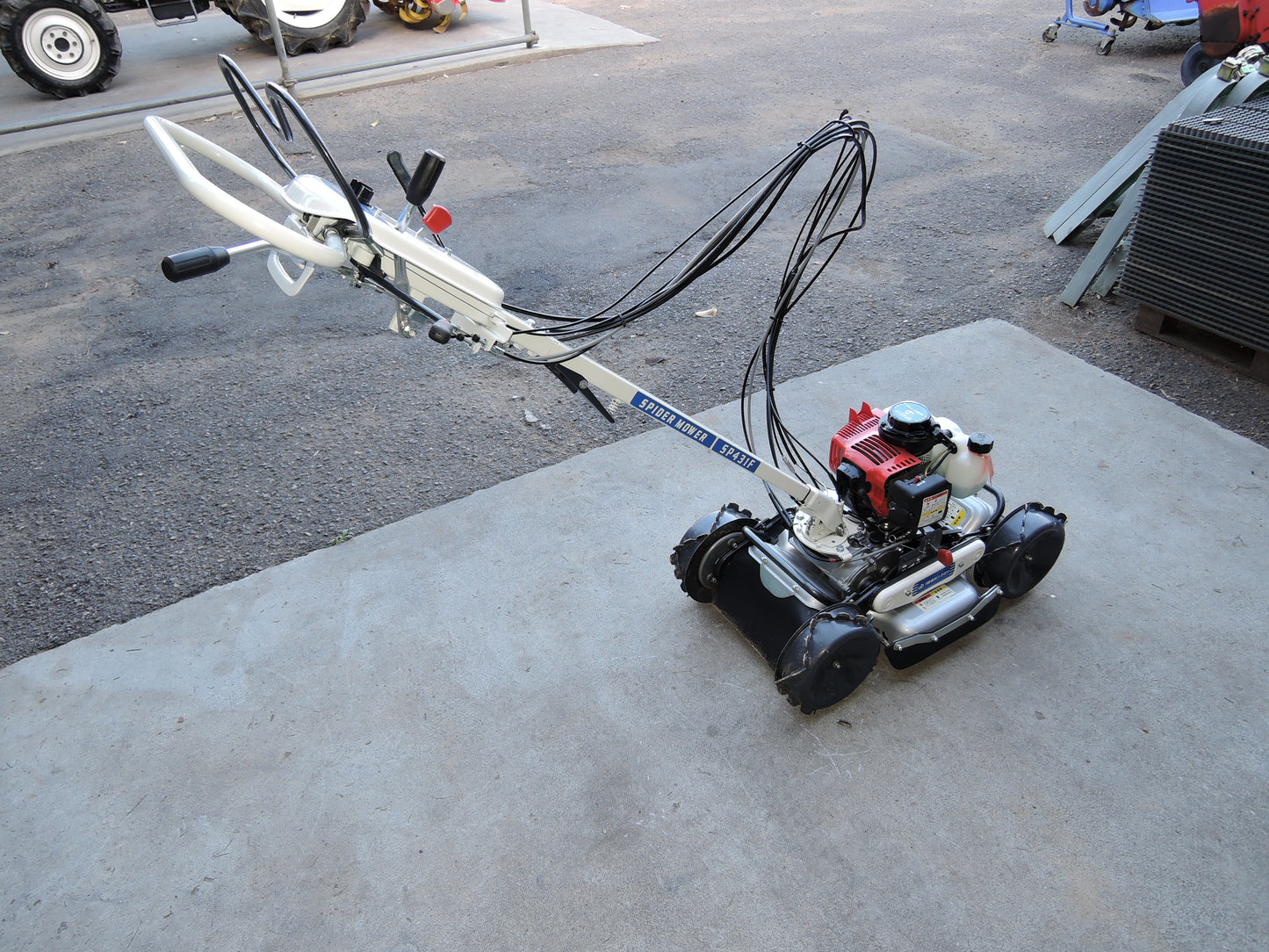 イセキ 中古 スパイダーモア 法面 自走式 草刈機 SP431F