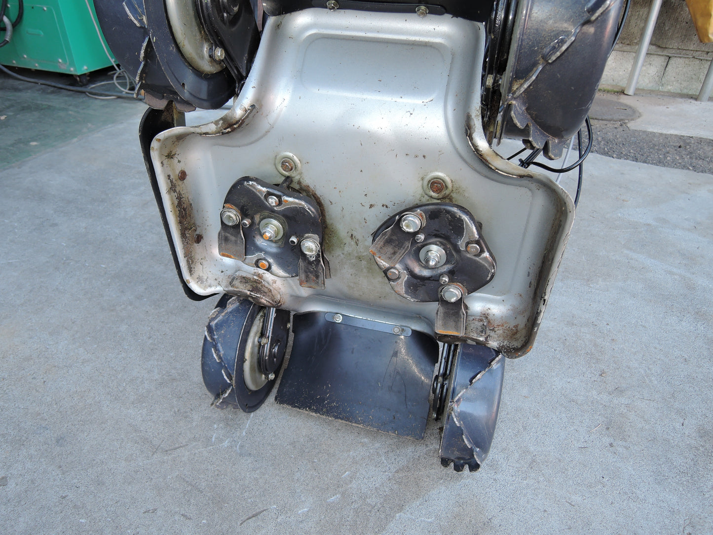 イセキ 中古 スパイダーモア 法面 自走式 草刈機 SP431F