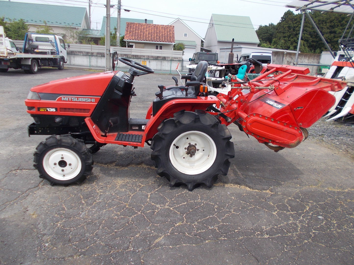 三菱　中古　トラクター　MT135
