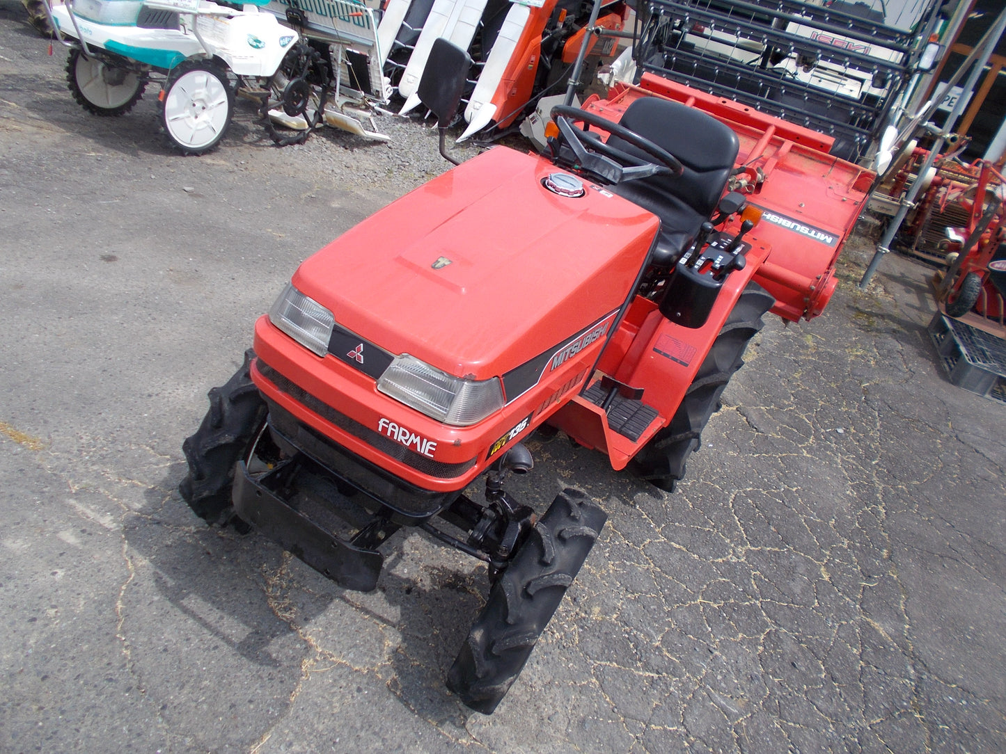 三菱　中古　トラクター　MT135