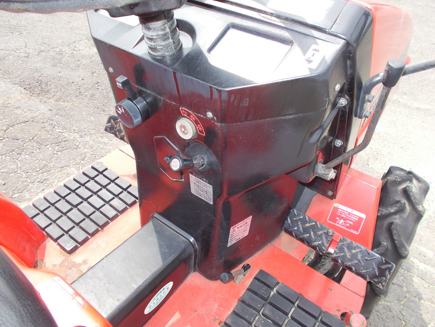 三菱　中古　トラクター　MT135