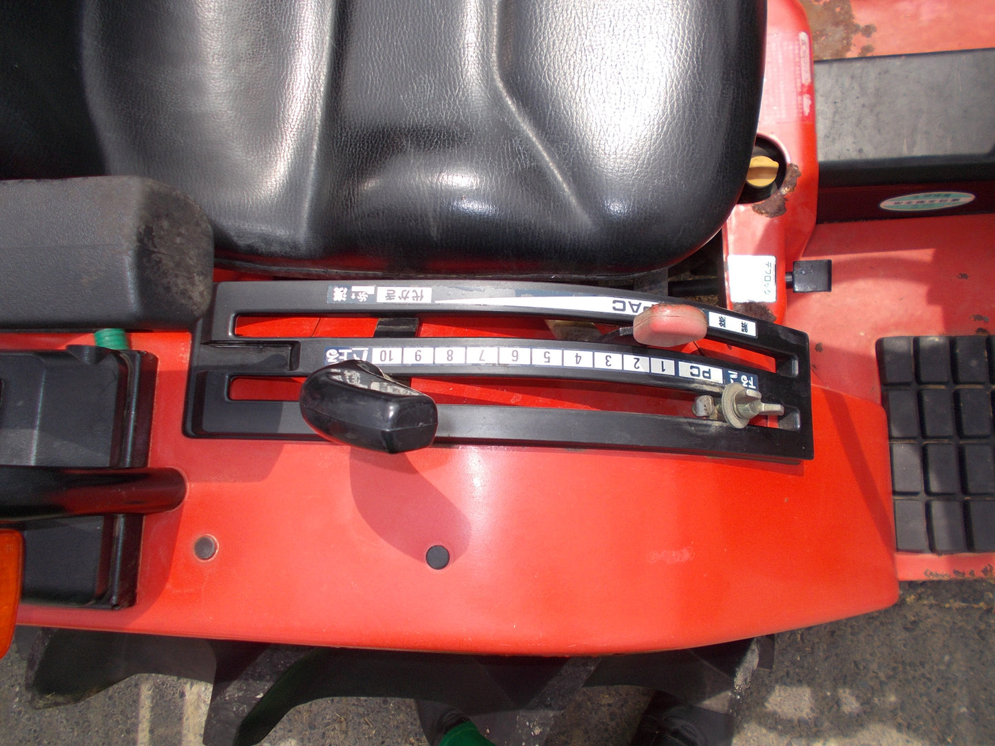 三菱　中古　トラクター　MT135