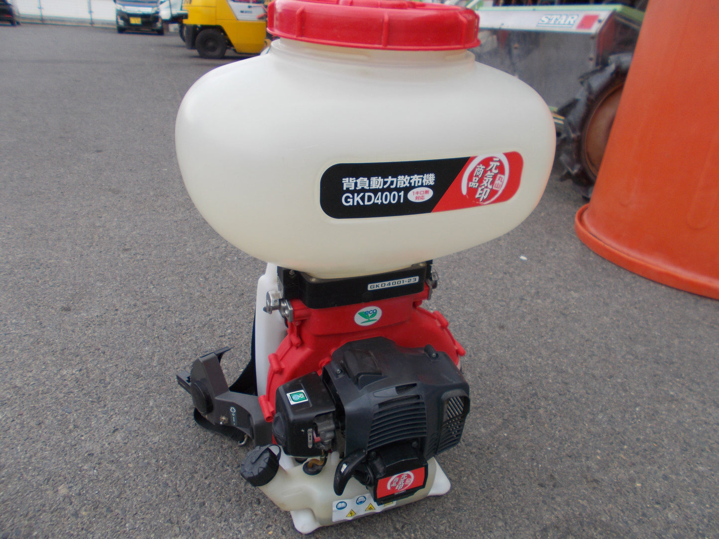 丸山　中古　背負動力散布機　GKD4001