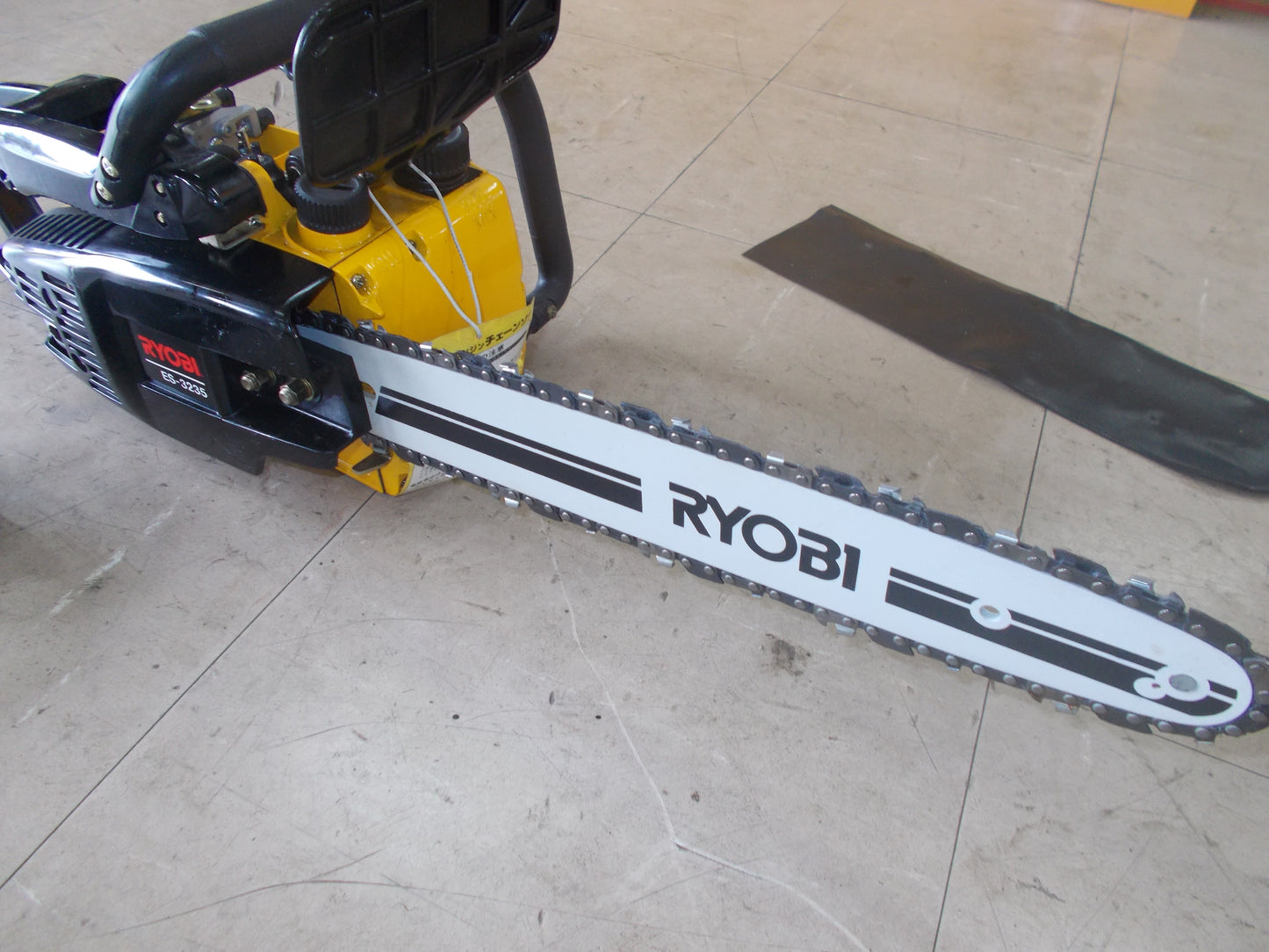 リョ-ビ　中古　エンジンチェンソー　ES3235