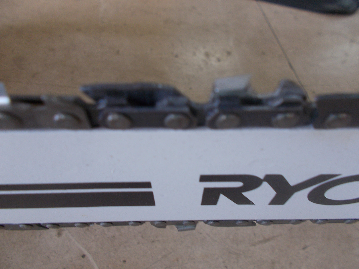 リョ-ビ　中古　エンジンチェンソー　ES3235