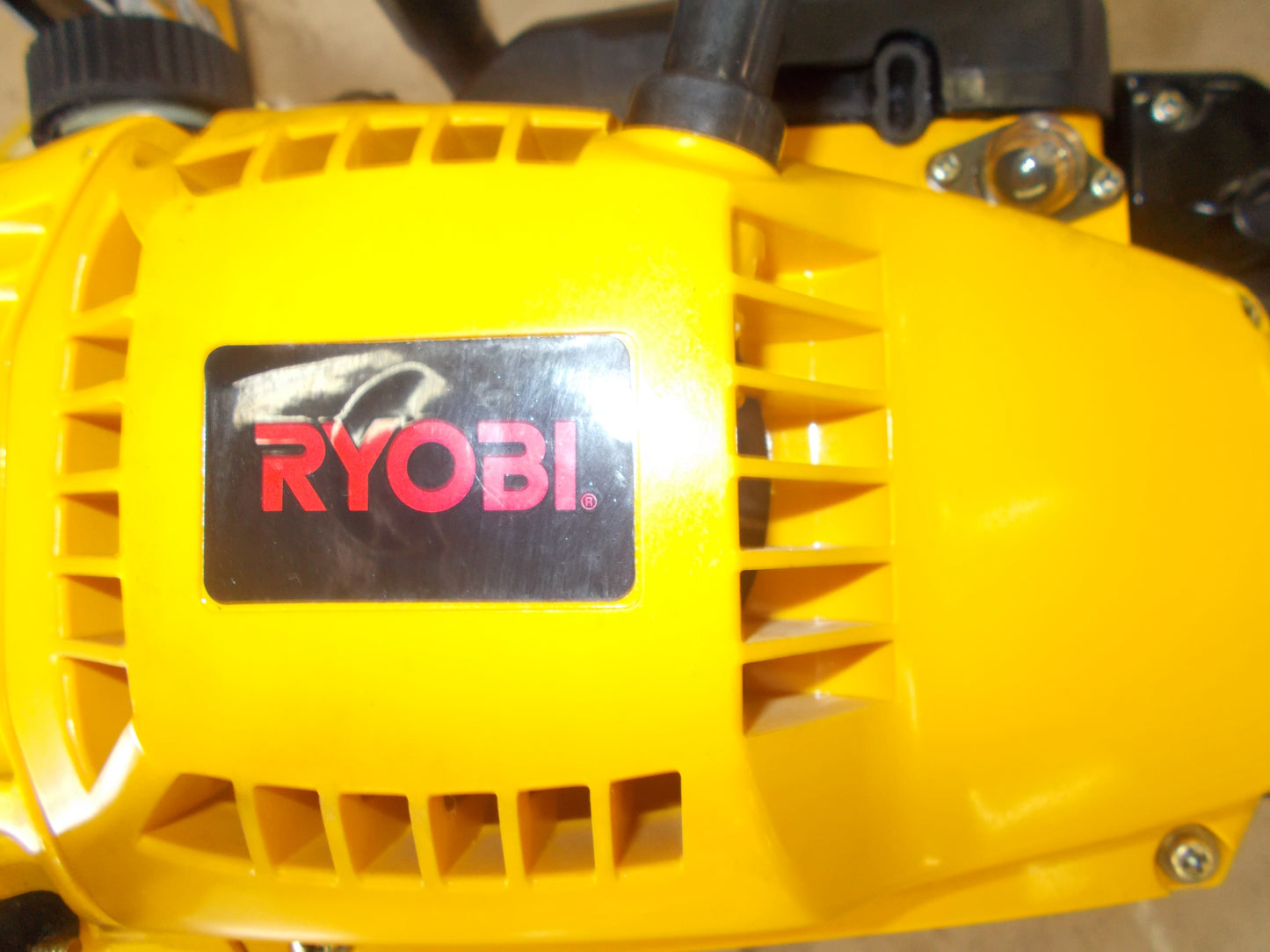 リョ-ビ　中古　エンジンチェンソー　ES3235