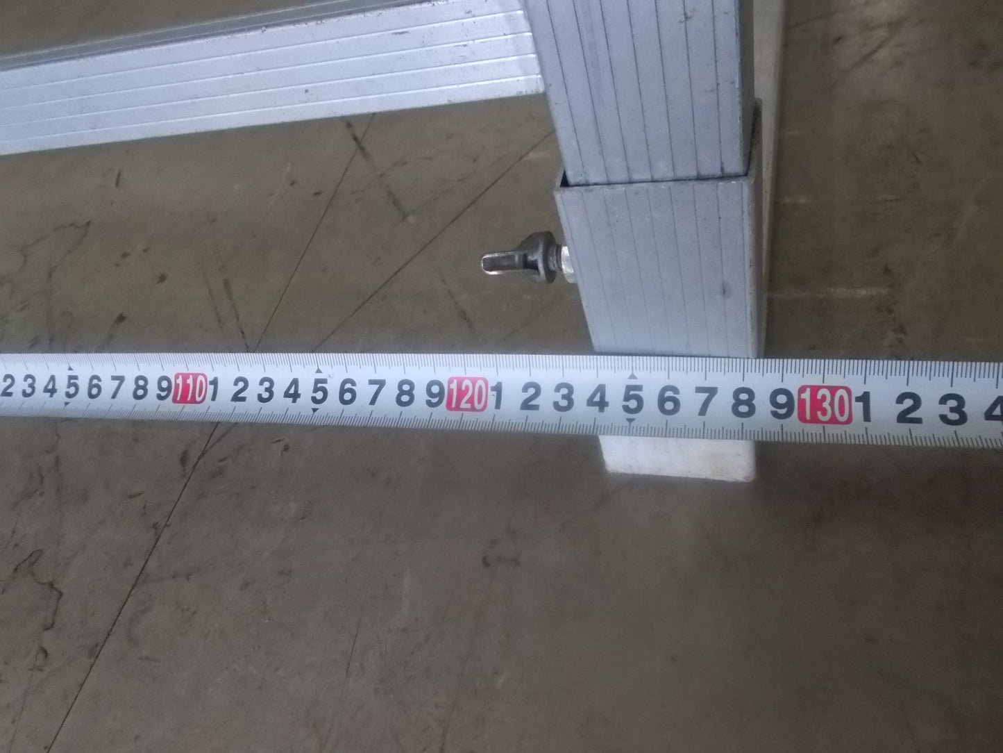メーカー不明　中古　アルミ苗コンテナ　６４枚