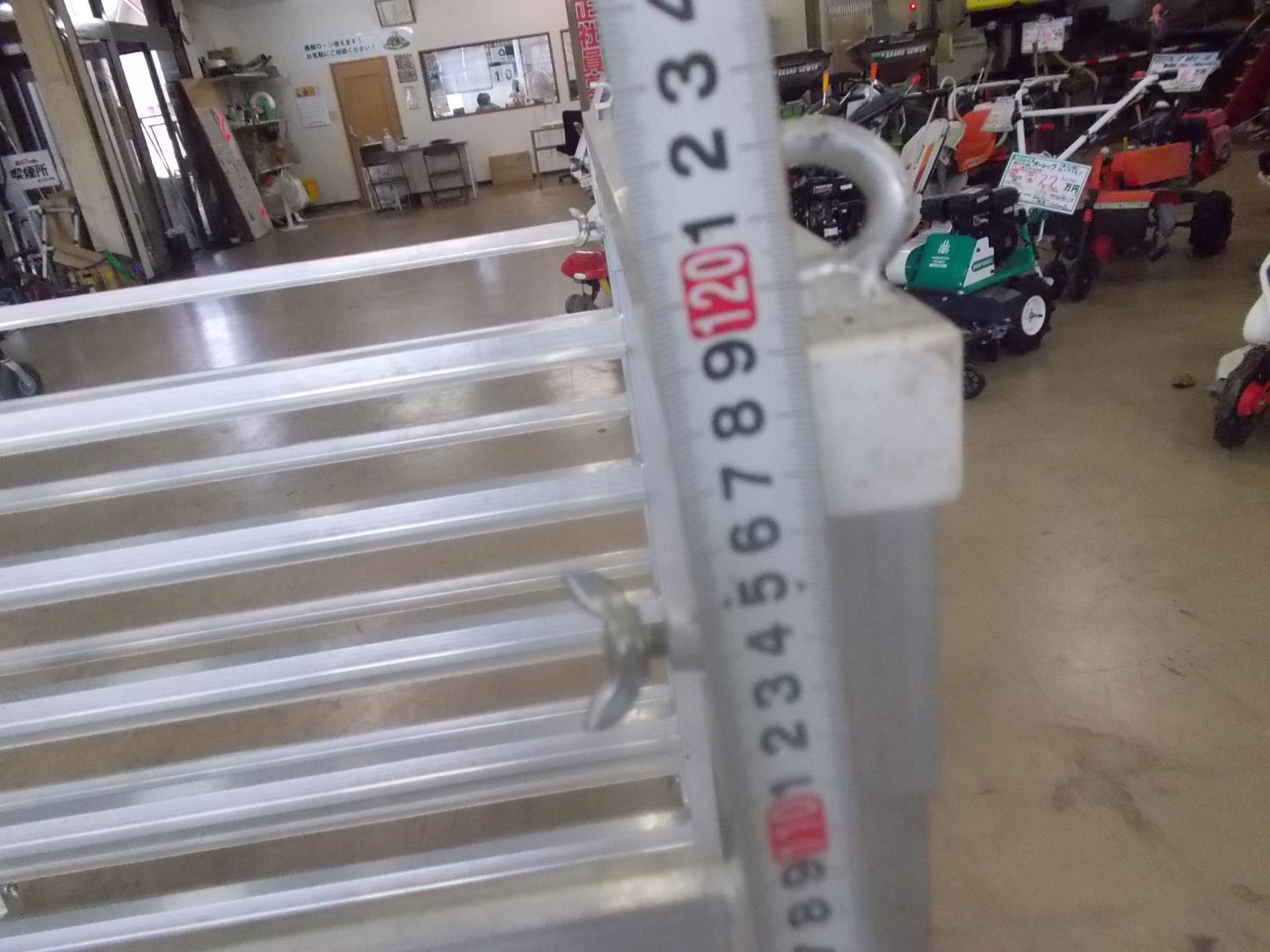 メーカー不明　中古　アルミ苗コンテナ　６４枚
