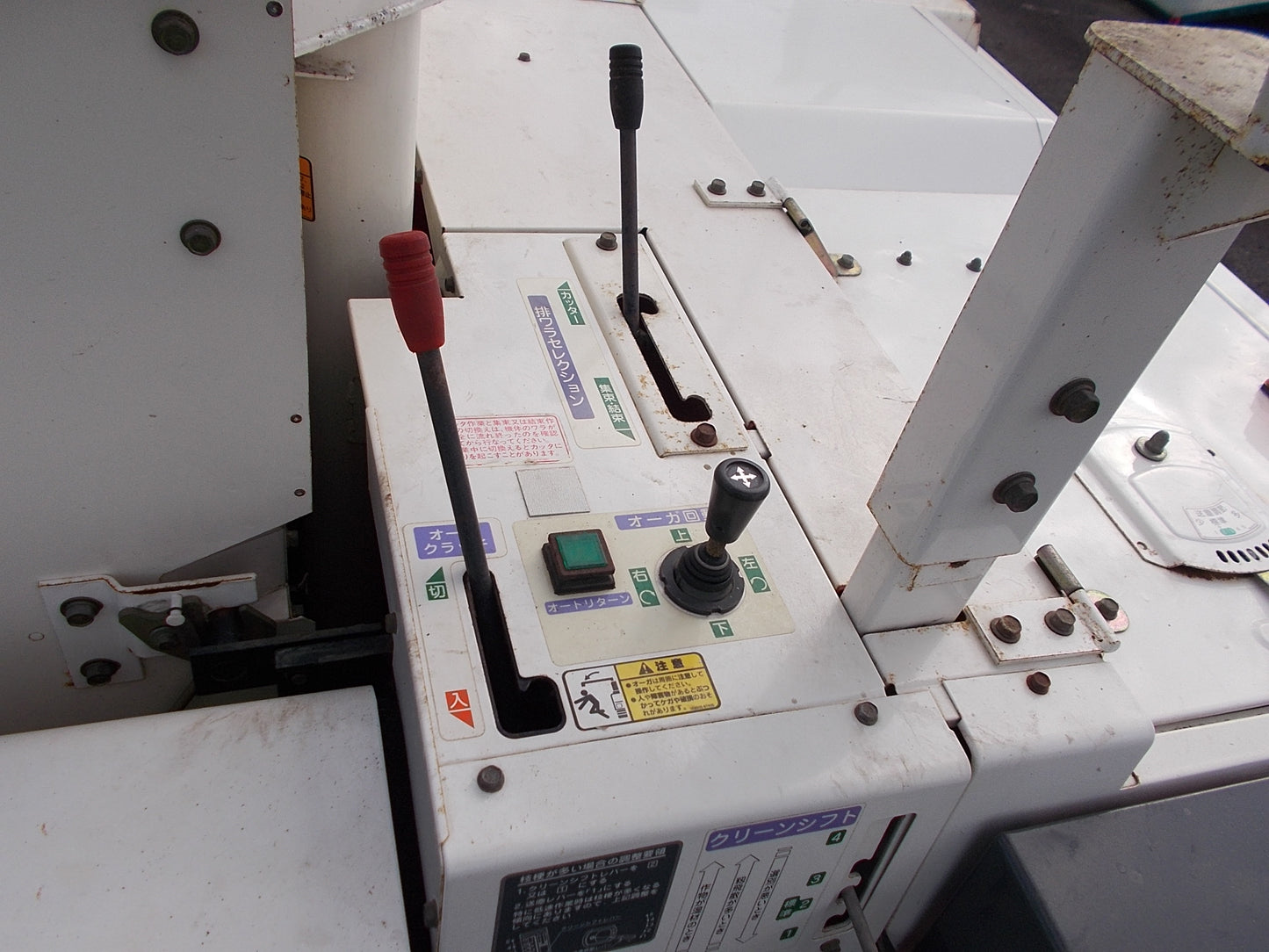 ヤンマー　ジャンク品　コンバイン　2条刈　１８馬力　