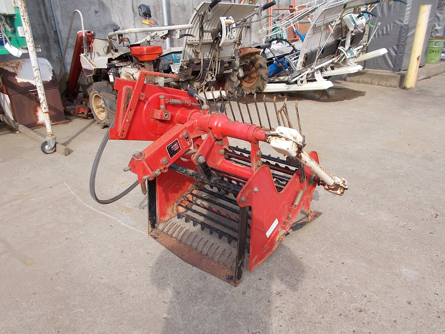 ニプロ　中古　掘り取り機　4~6馬力の耕耘機用　VP-501C