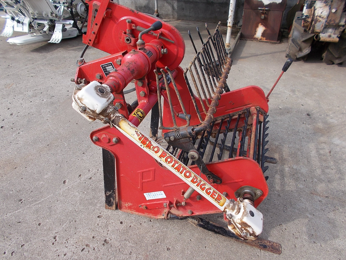 ニプロ　中古　掘り取り機　4~6馬力の耕耘機用　VP-501C