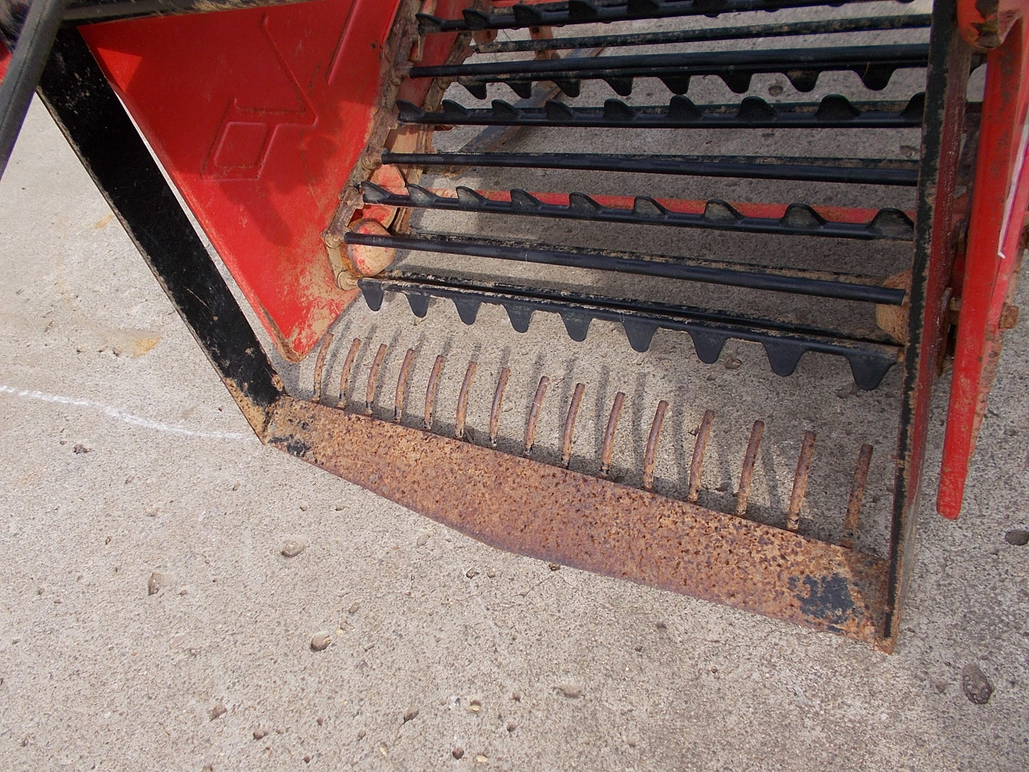 ニプロ　中古　掘り取り機　4~6馬力の耕耘機用　VP-501C