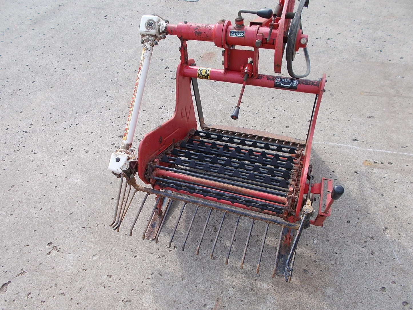 ニプロ　中古　掘り取り機　4~6馬力の耕耘機用　VP-501C