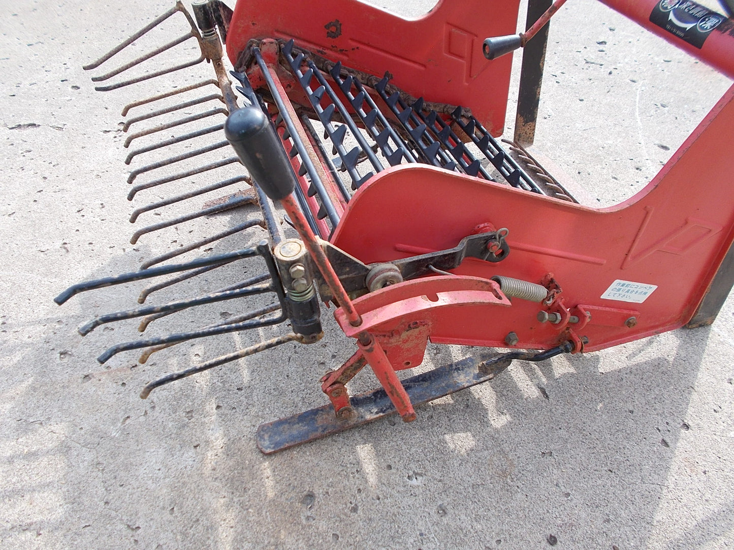 ニプロ　中古　掘り取り機　4~6馬力の耕耘機用　VP-501C