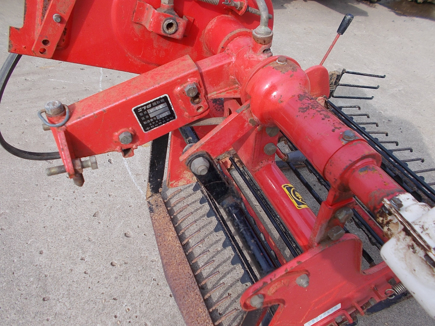 ニプロ　中古　掘り取り機　4~6馬力の耕耘機用　VP-501C