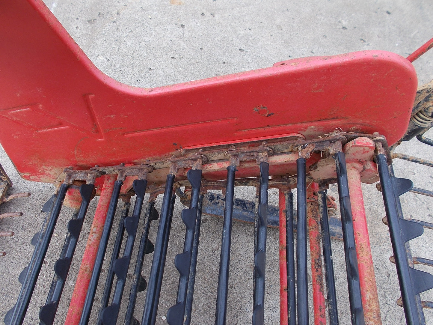 ニプロ　中古　掘り取り機　4~6馬力の耕耘機用　VP-501C