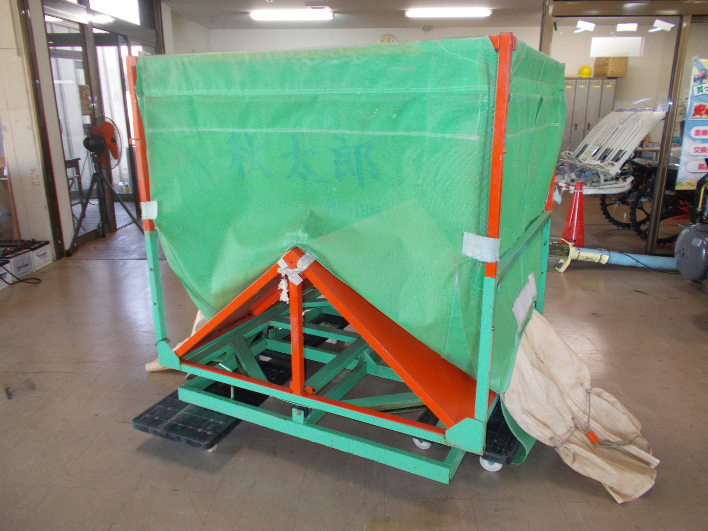 三洋　中古　籾搬送コンテナ　秋太郎　RS-18M