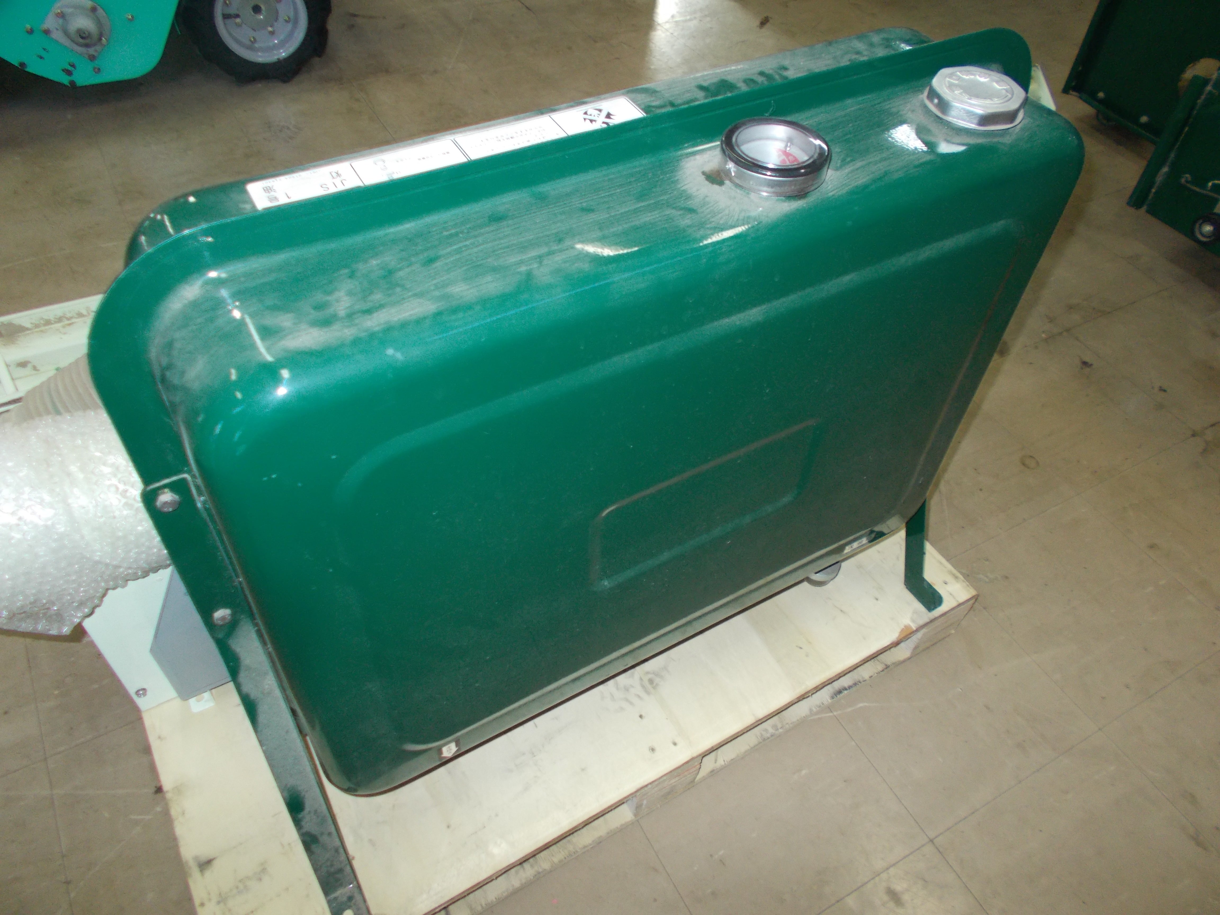 灯油タンク(農業用乾燥機)95L Yahoo!オークション - （滋賀）山本製作所 乾燥機用燃料タンク 95L 未
