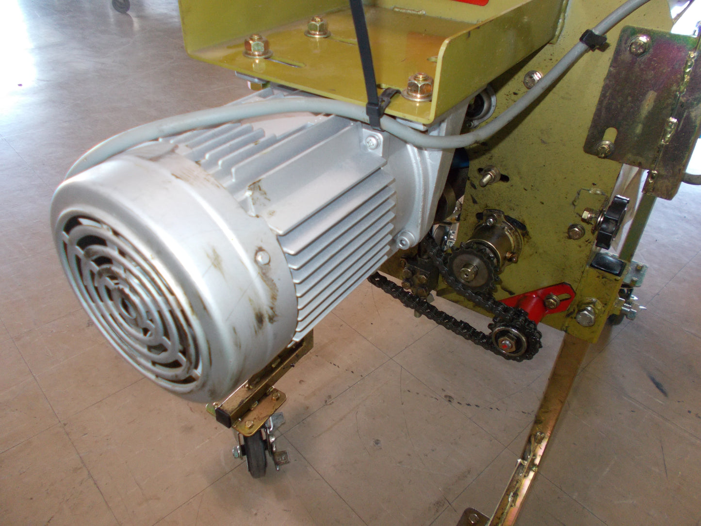 上越農機　中古　里芋毛羽取機　SK-4BGR