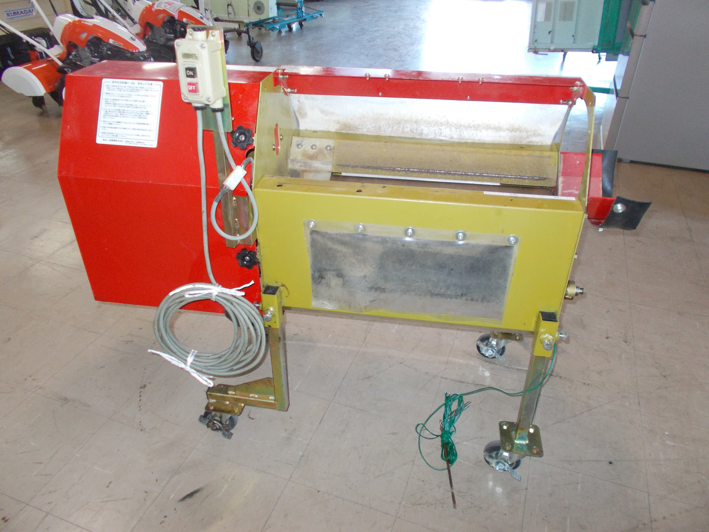 上越農機　中古　里芋毛羽取機　SK-4BGR