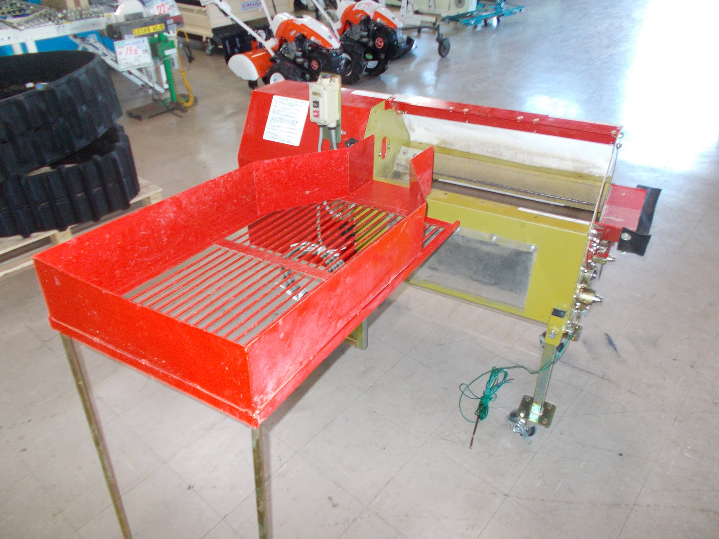 上越農機　中古　里芋毛羽取機　SK-4BGR