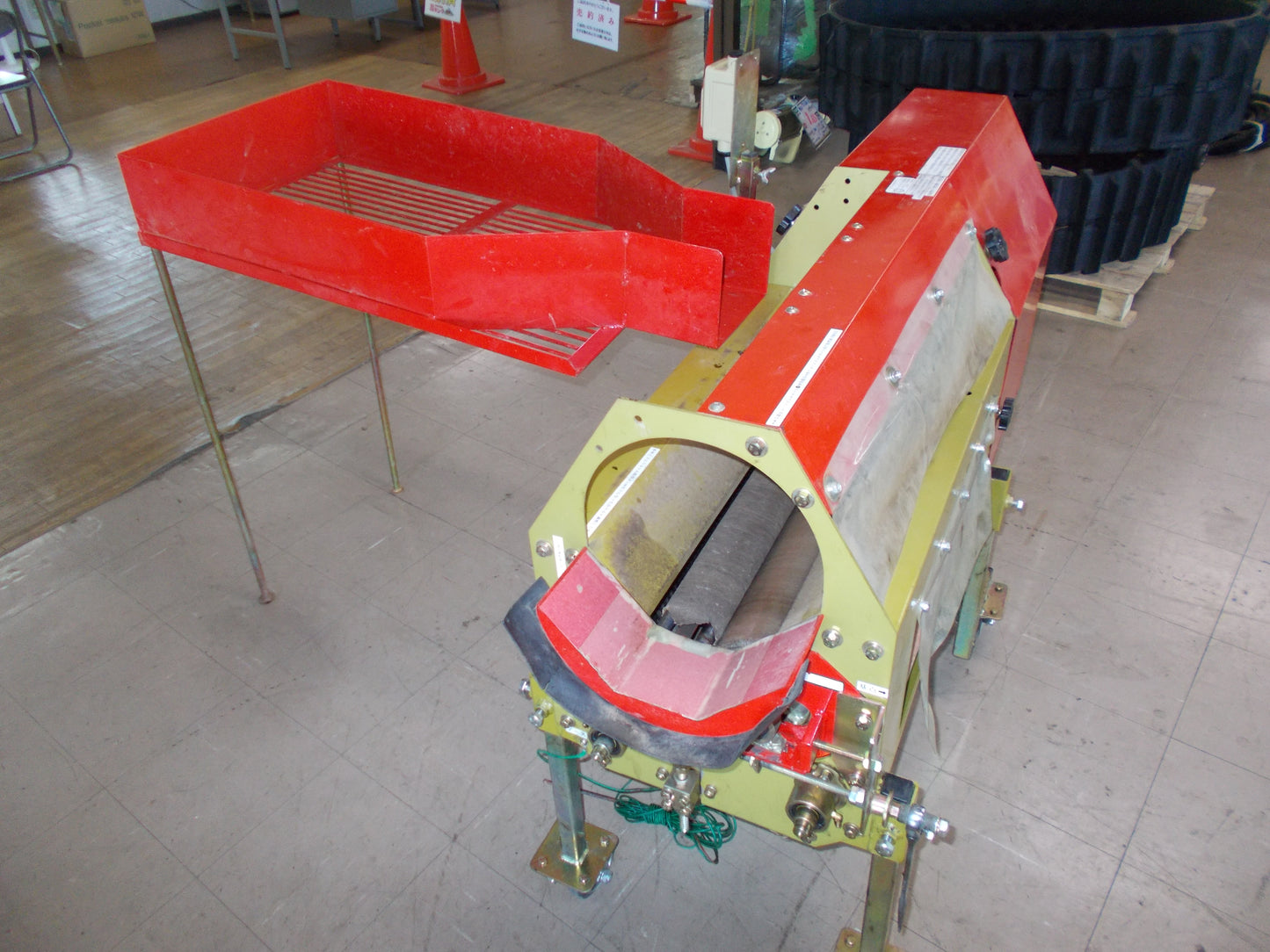 上越農機　中古　里芋毛羽取機　SK-4BGR