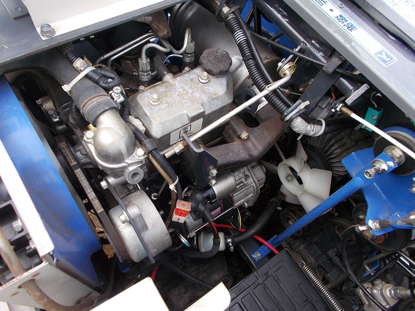 イセキ　中古　コンバイン　HVB315G　３条刈り