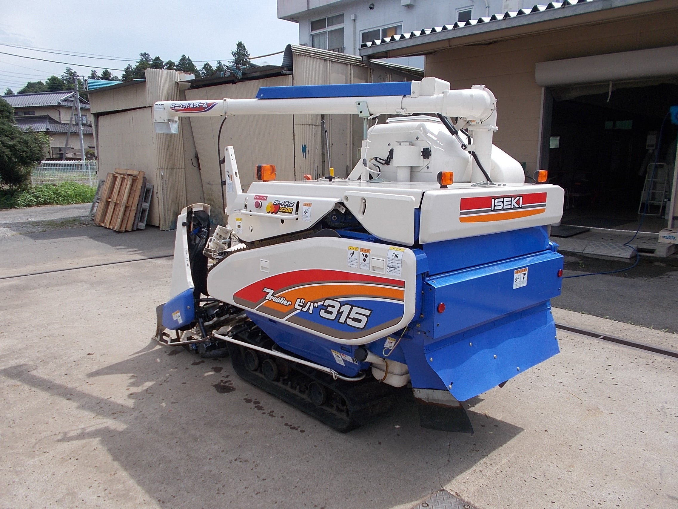 三重県津市】 使用少 美品！ 清掃・整備済み イセキ 3条 コンバイン