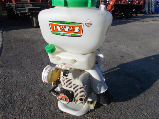 初田　中古　背負動力散布機　MC-601W