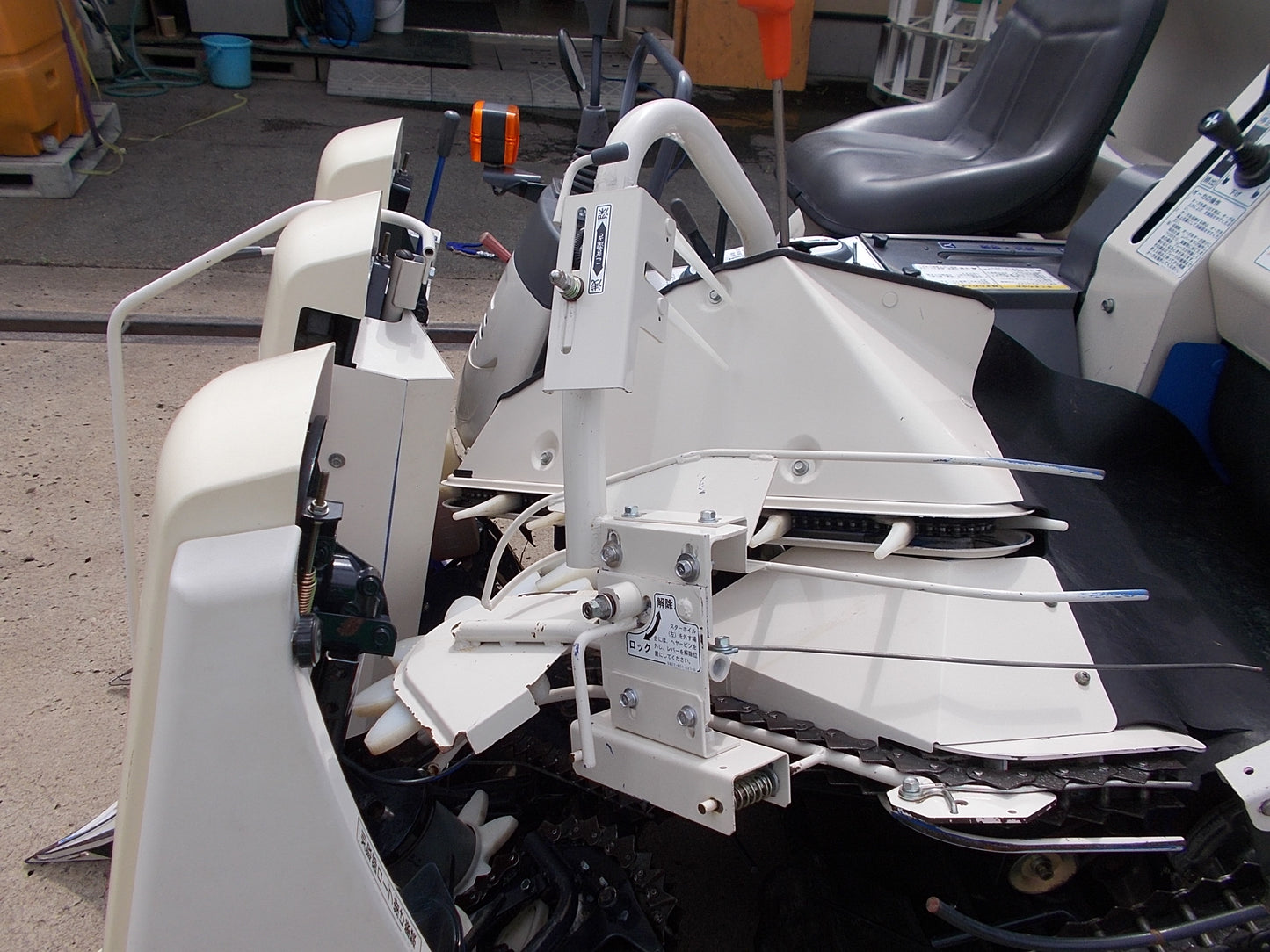 イセキ　中古　コンバイン　HVB315G　３条刈り