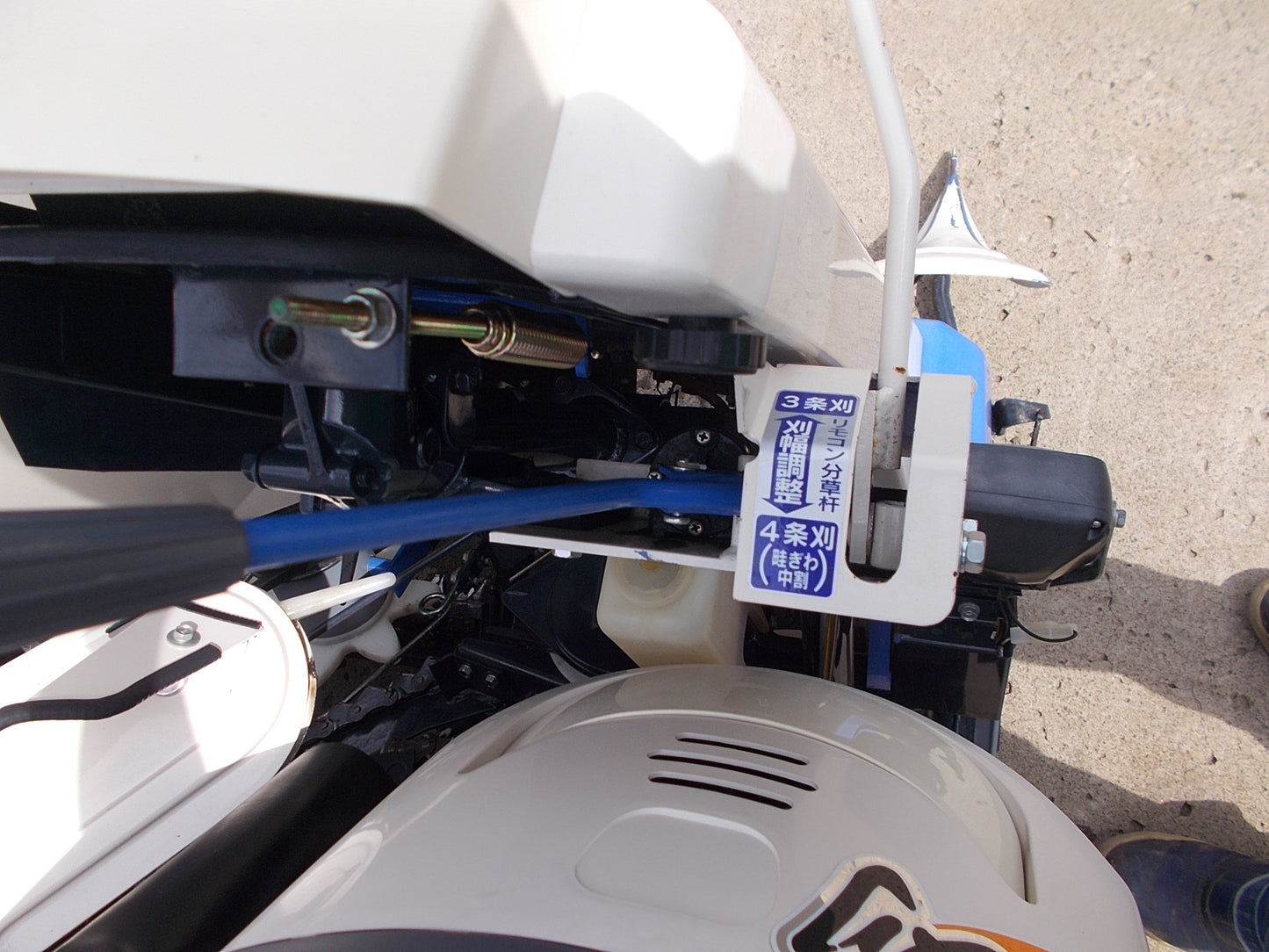 イセキ　中古　コンバイン　HVB315G　３条刈り