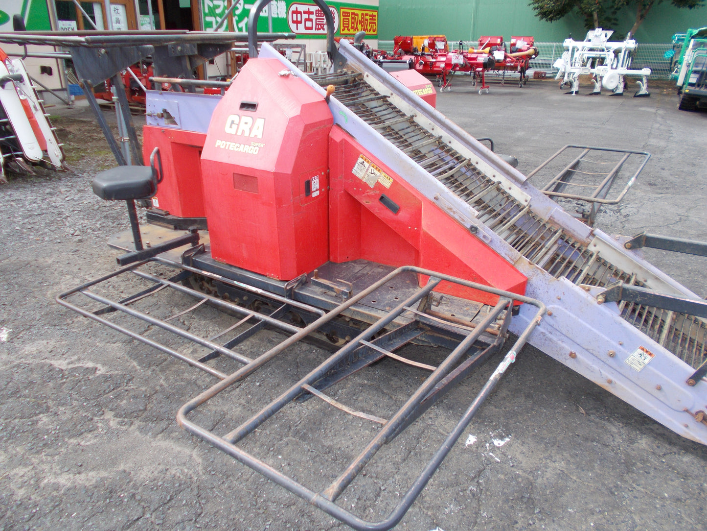 ニプロ　中古　いも類収穫機　ポテカルゴ　GRA650