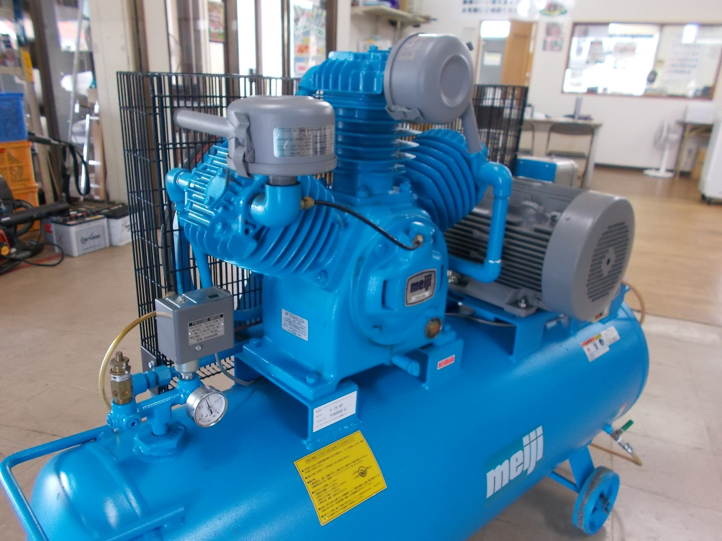 明治　中古　エアーコンプレッサー　Y-75  5P　200V　7.5Kw