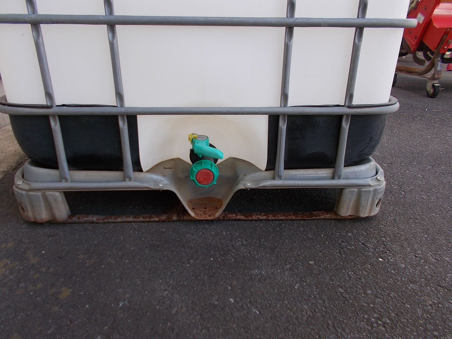 シュッツ　中古　貯水タンク　1000L