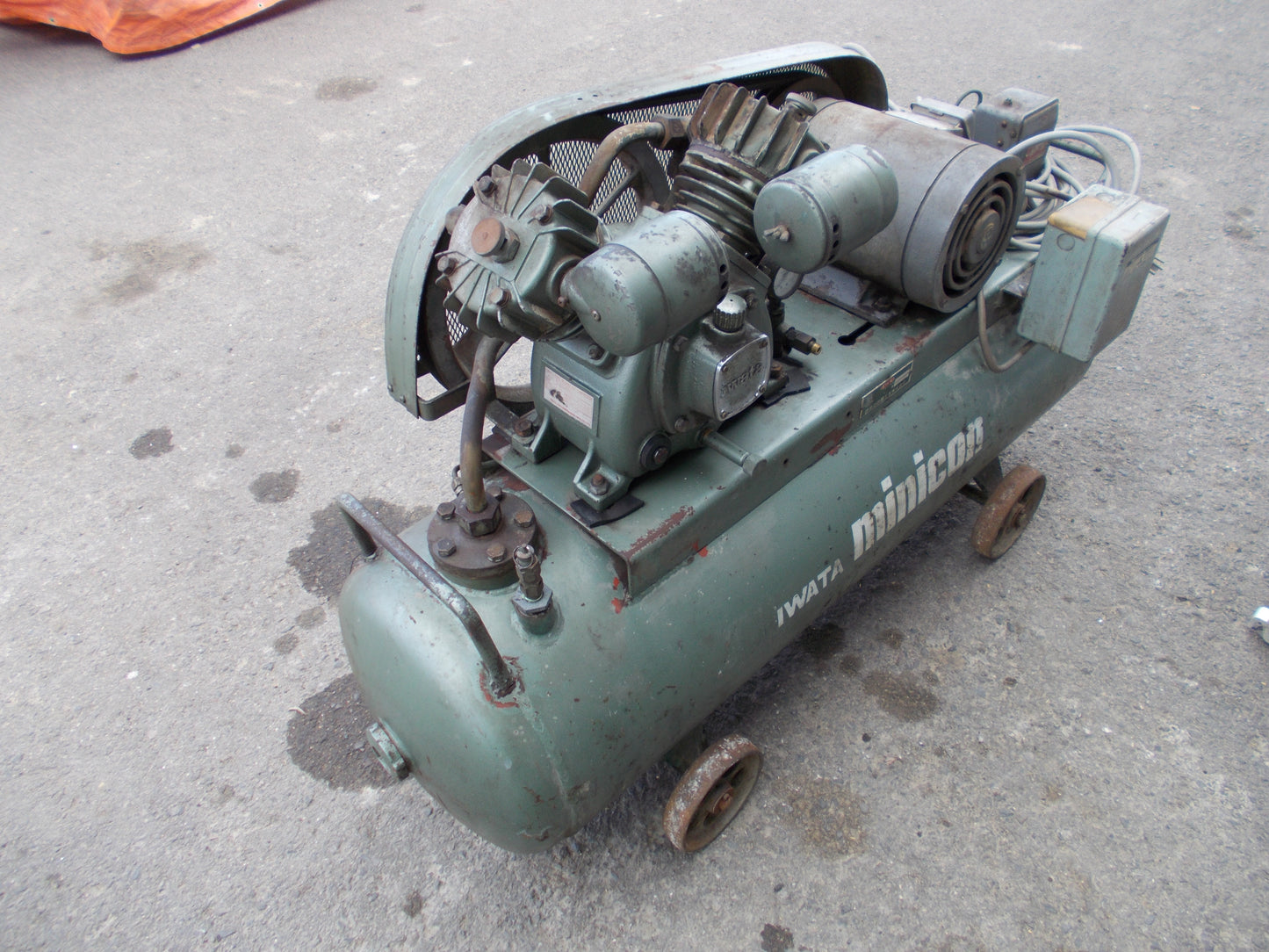 イワタ　中古　コンプレッサー　SP-22R
