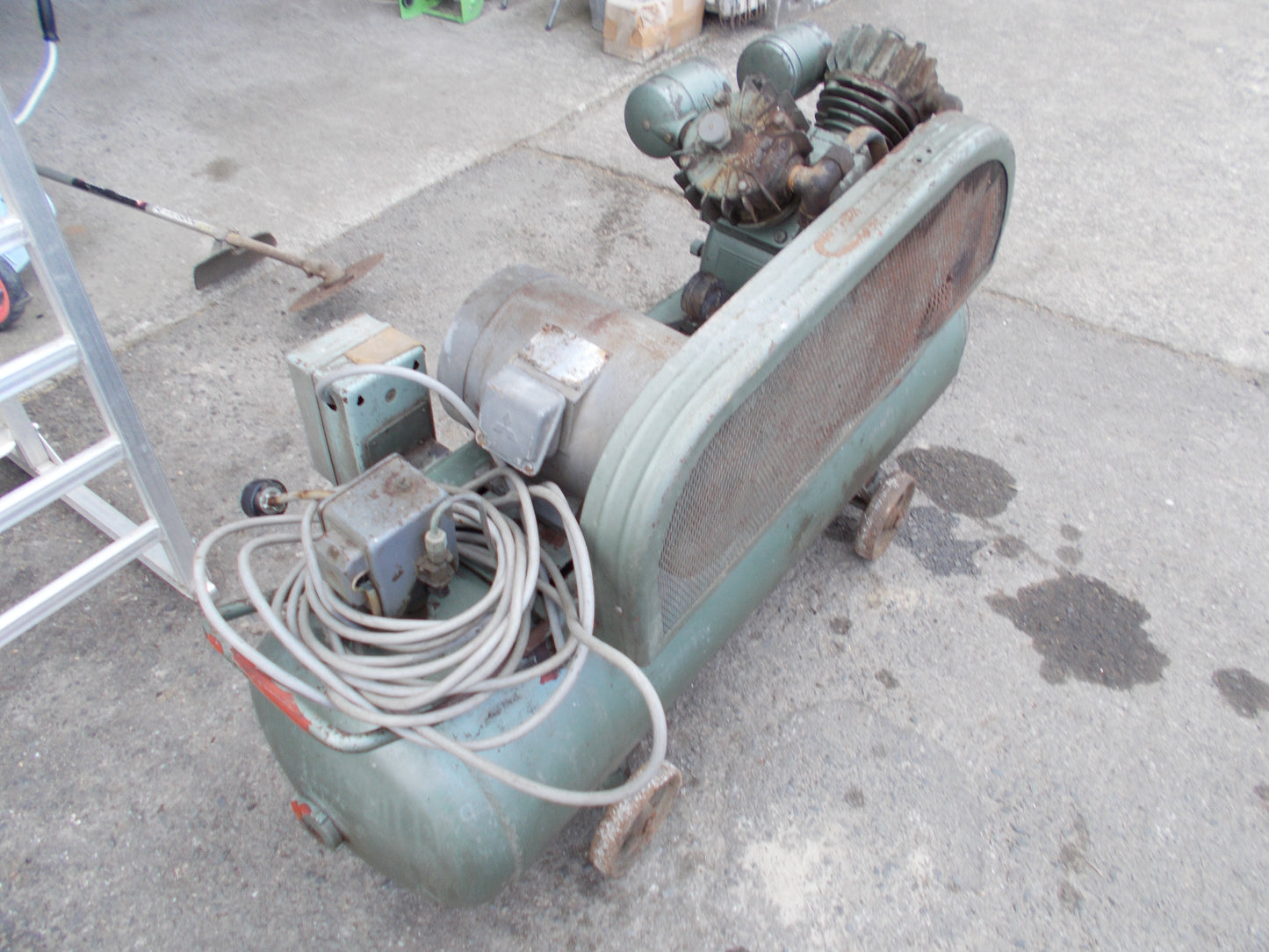 イワタ　中古　コンプレッサー　SP-22R