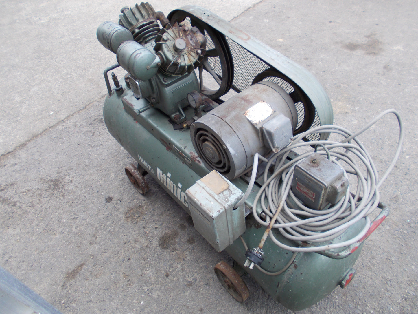 イワタ　中古　コンプレッサー　SP-22R