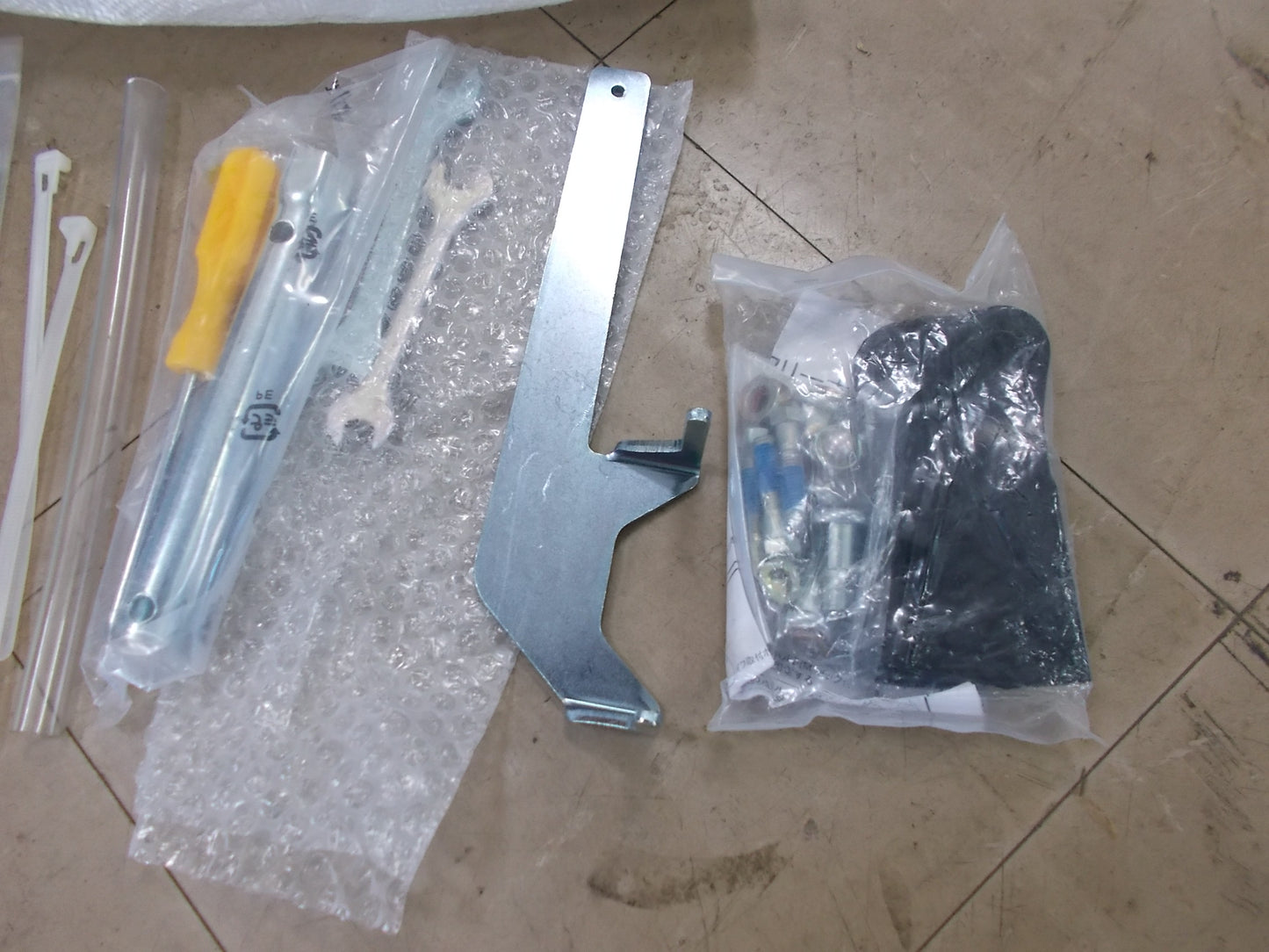 共立　中古　ウィングモア　AZ746F