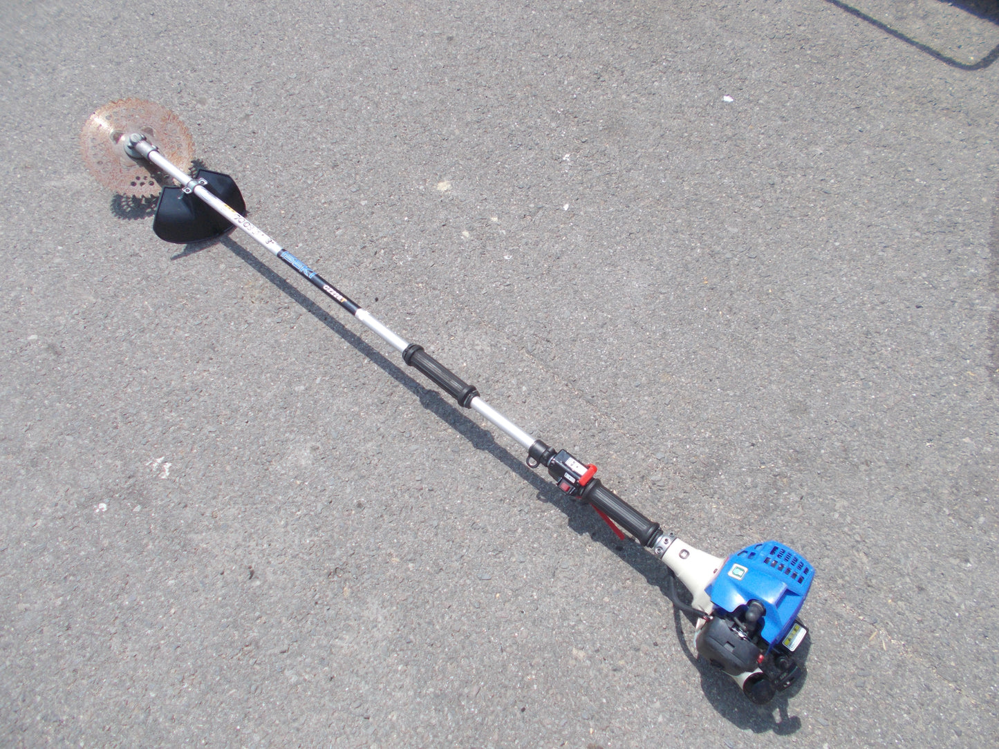 イセキ　中古　刈払機　CZ228T