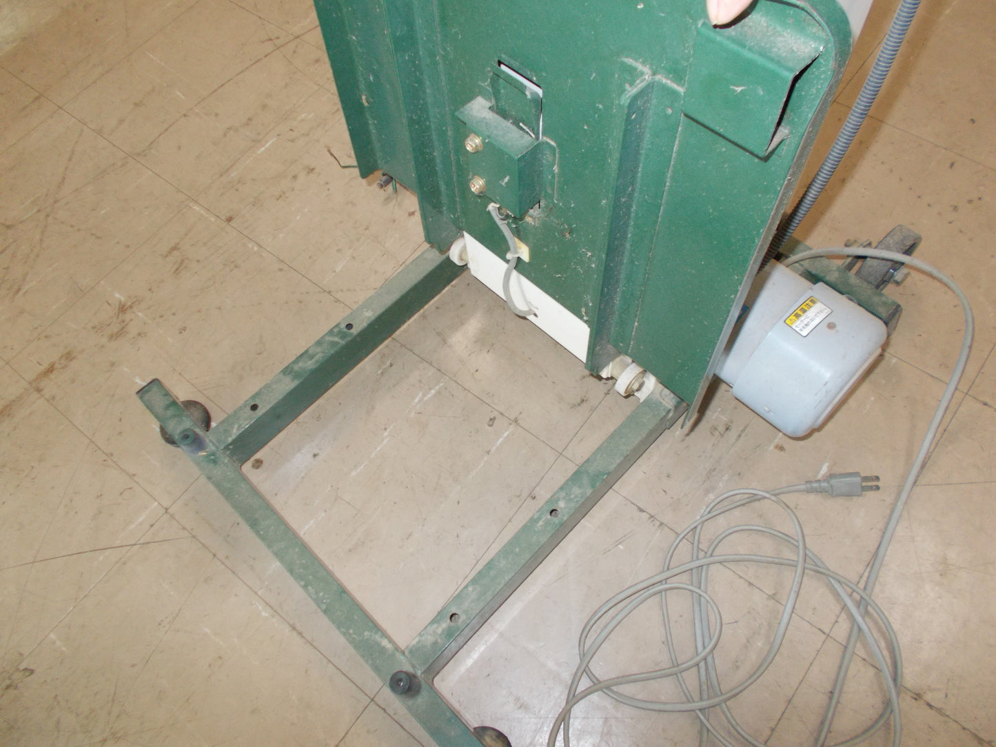 タイガーカワシマ　中古　米袋用昇降機　LU-207LD