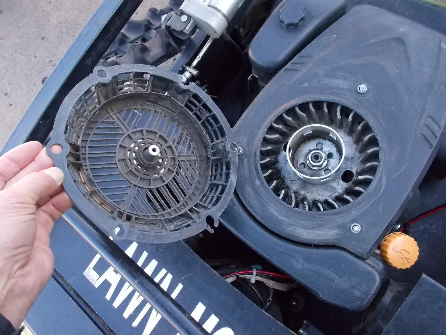 メーカー不明　ジャンク品　ラジコン草刈機　LM-750　
