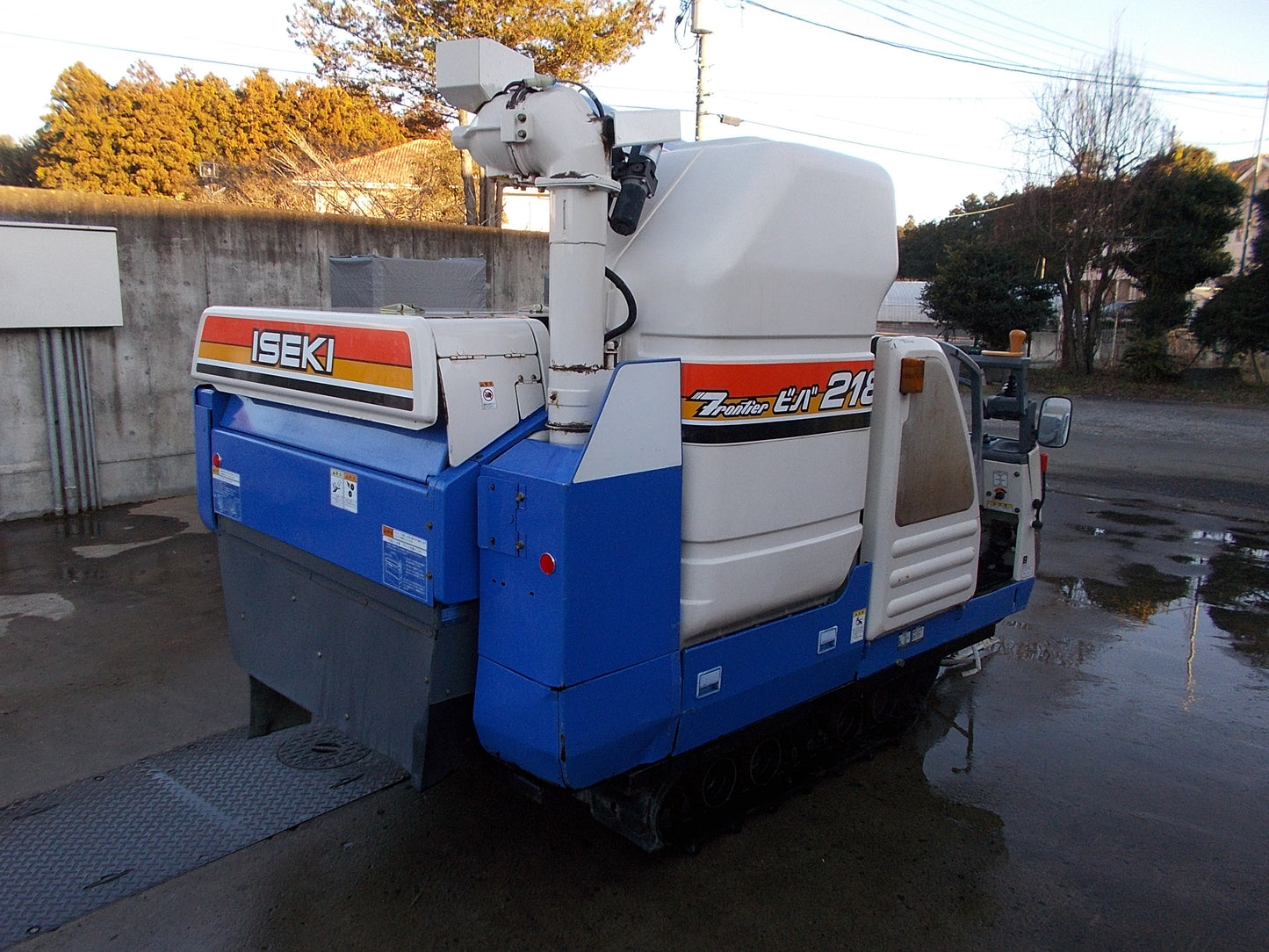 イセキ　中古　ジャンク品　コンバイン　HVG218G　2条刈り　１８馬力