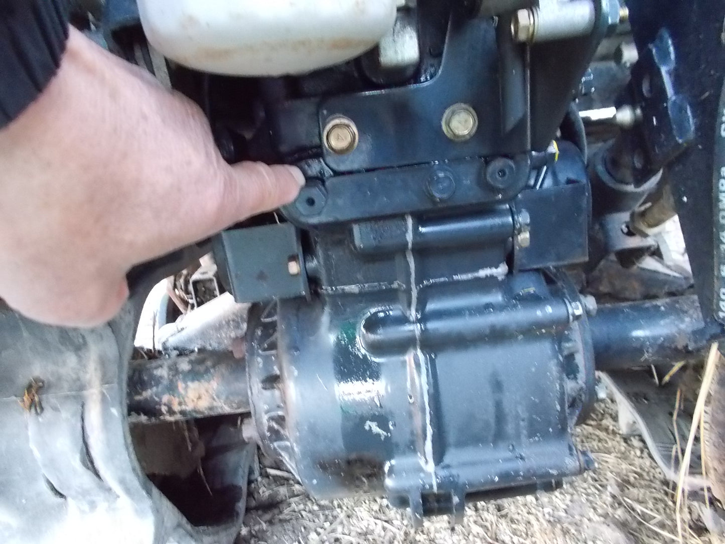 イセキ　中古　ジャンク品　コンバイン　HVG218G　2条刈り　１８馬力