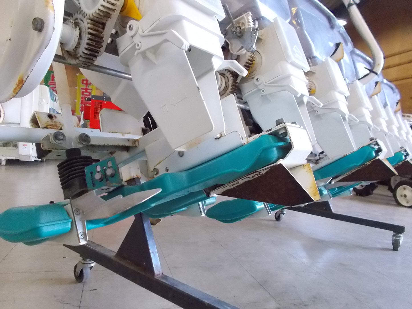 クボタ　中古　鉄コート播種機　NDS-85（8条）　鉄まきちゃん