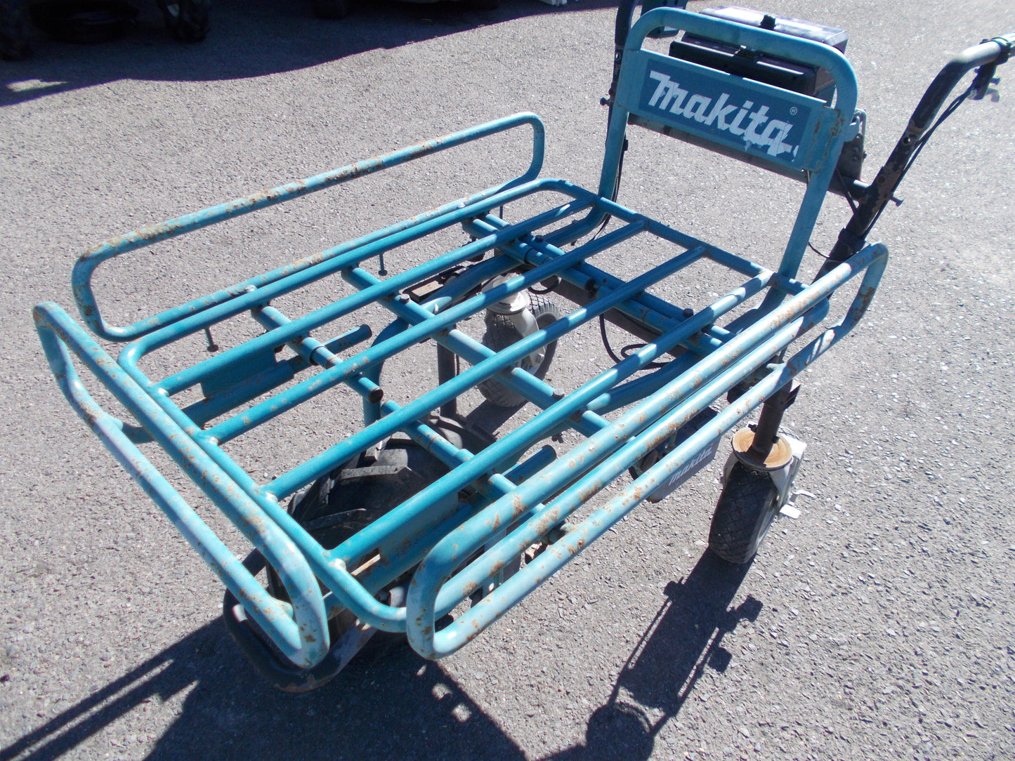 マキタ　中古　充電式運搬車　CU180D